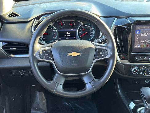 Used 2021 Chevrolet Traverse LT image 16