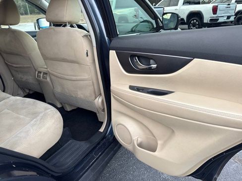 Used 2016 Nissan Rogue SV w/ SV Premium Package image 14