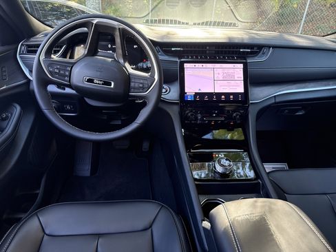 New 2025 Jeep Grand Cherokee Limited w/ Black Appearance Package image 20