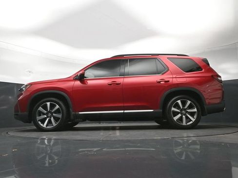 Used 2025 Honda Pilot Touring image 32