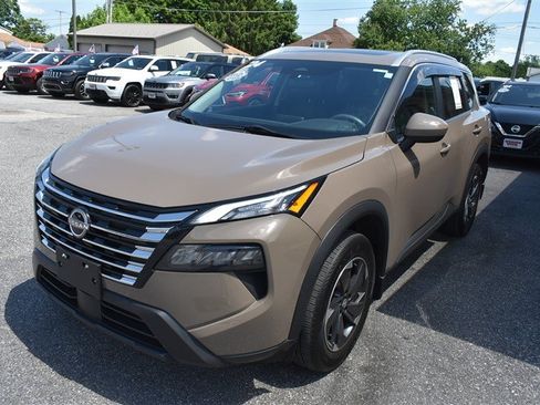 Used 2024 Nissan Rogue SV w/ SV Premium Package AWD/4WD image 7