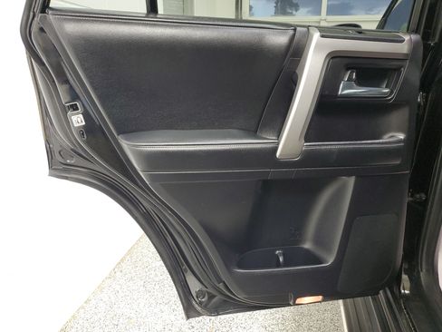 Used 2015 Toyota 4Runner SR5 Premium RWD image 14