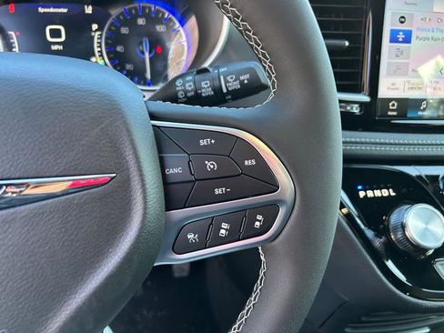 New 2026 Chrysler Pacifica Select image 15