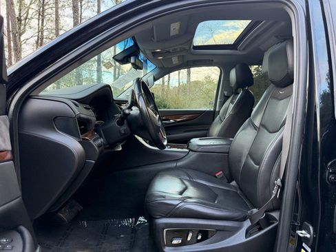 Used 2017 Cadillac Escalade Premium Luxury image 19
