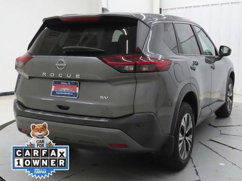 Used 2023 Nissan Rogue SV image 3