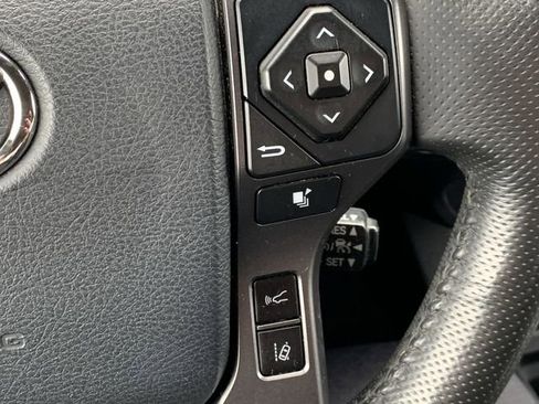 Used 2018 Toyota Tacoma TRD Sport image 28