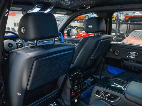 Used 2024 Rolls-Royce Cullinan Black Badge image 32