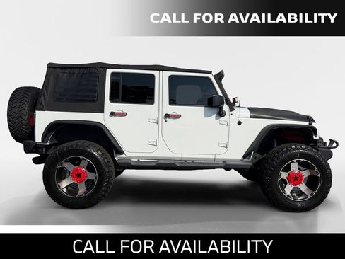 Used 2016 Jeep Wrangler Unlimited Rubicon w/ Connectivity Group AWD/4WD image 6