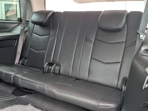 Used 2019 Cadillac Escalade Luxury AWD/4WD image 10