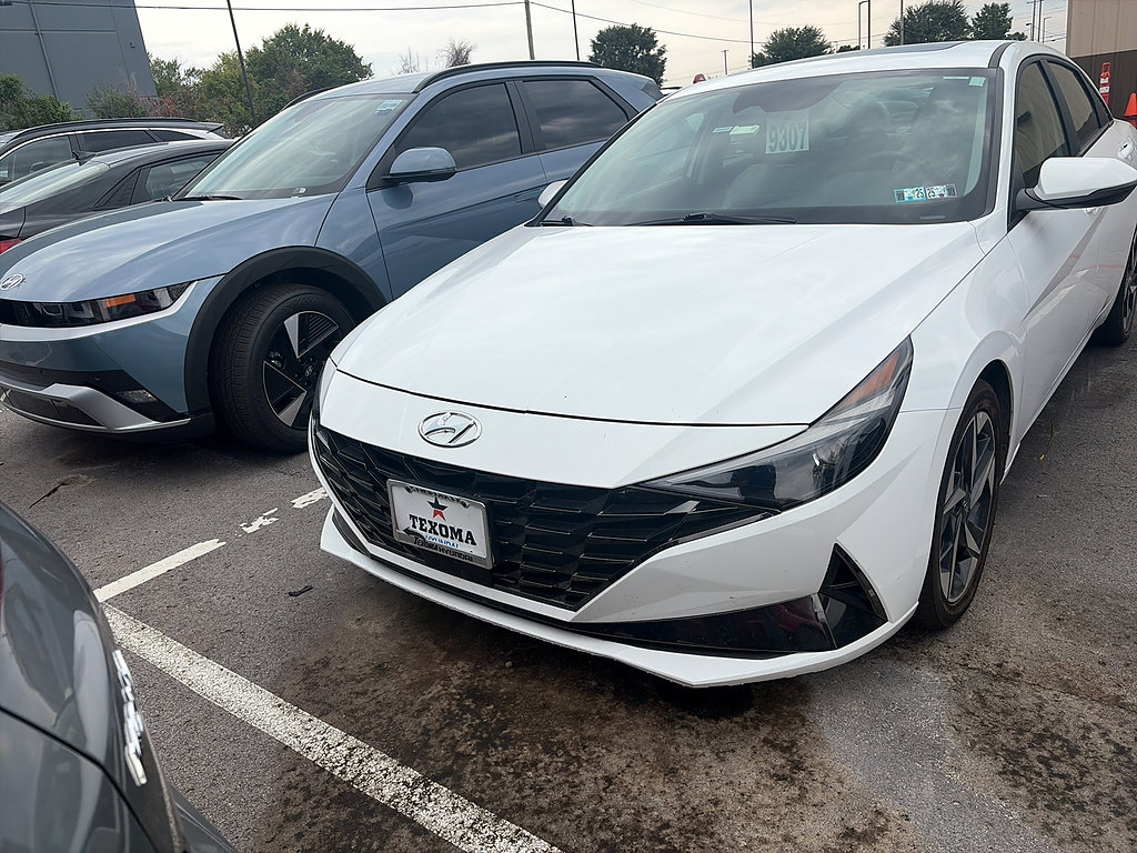 Used 2023 Hyundai Elantra Limited w/ Cargo Package FWD image 13