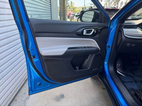 Used 2025 Jeep Compass Limited image 18