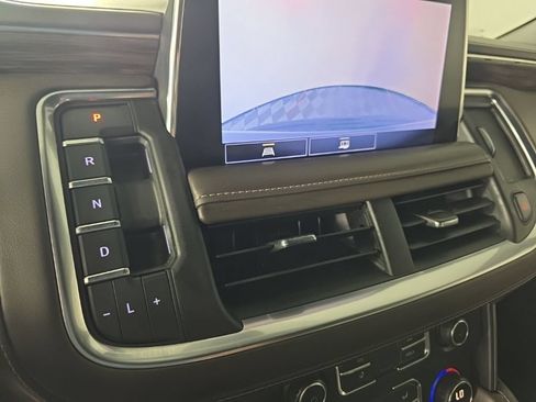 Used 2021 Chevrolet Suburban LT AWD/4WD image 19