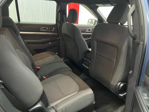 Used 2018 Ford Explorer XLT AWD/4WD image 16