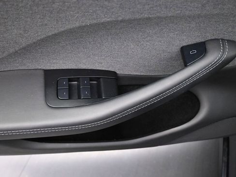 Used 2024 Tesla Model 3 Standard Range image 4