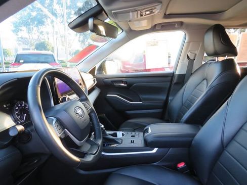 Certified 2023 Toyota Highlander XLE image 15