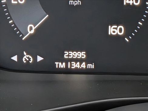 Used 2021 Volvo XC40 T5 R-Design w/ Climate Package image 11