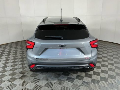 Used 2024 Chevrolet Trax RS w/ Sunroof Package FWD image 8
