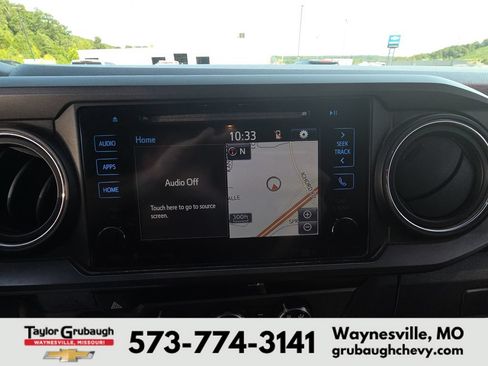 Used 2018 Toyota Tacoma TRD Off-Road w/ Technology Package AWD/4WD image 11