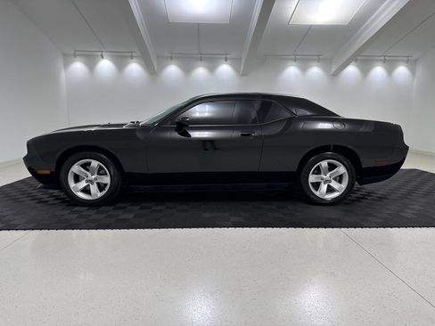 Used 2010 Dodge Challenger SE RWD image 4