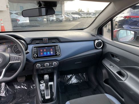 Used 2025 Nissan Versa SV image 34