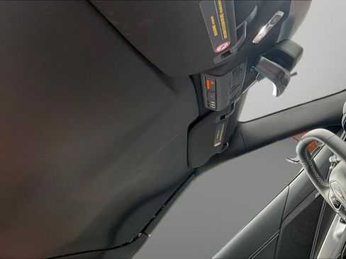 Used 2022 Chevrolet Corvette Stingray Convertible w/ Z51 Performance Package image 16