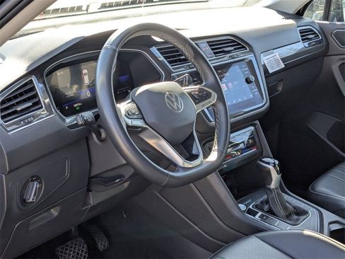 Used 2024 Volkswagen Tiguan SE image 14