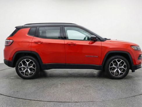 Used 2025 Jeep Compass Limited image 11