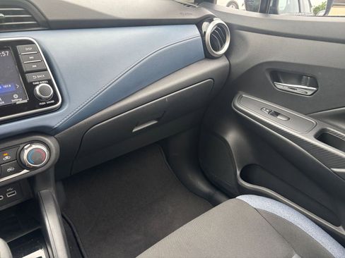 Used 2025 Nissan Versa SV FWD image 33