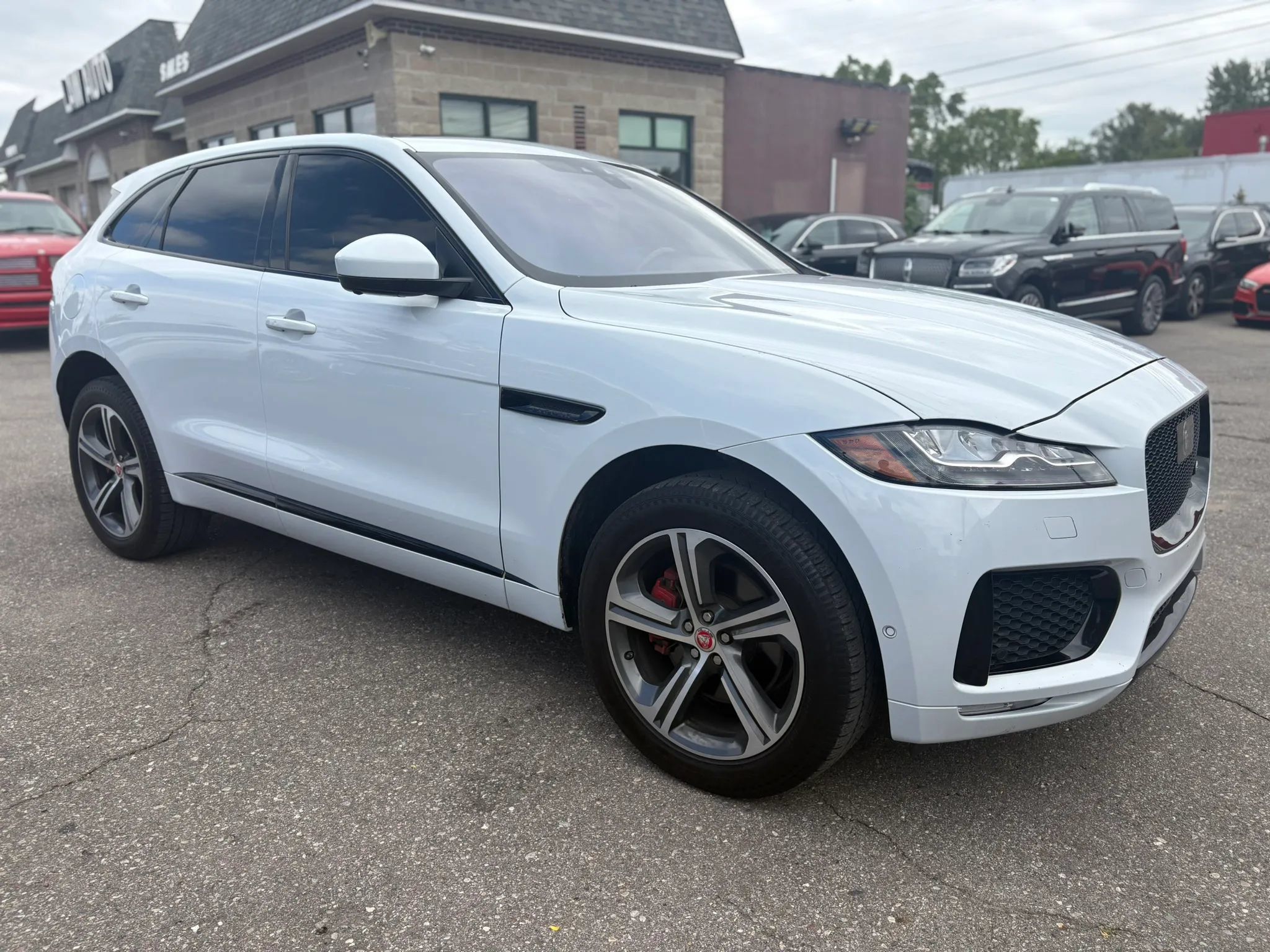Used 2018 Jaguar F-PACE S AWD/4WD image 3