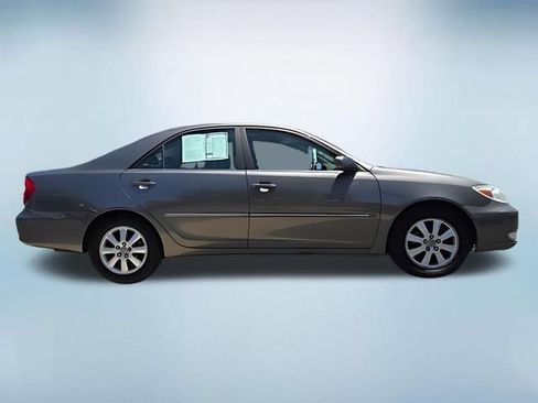 Used 2003 Toyota Camry XLE FWD image 2