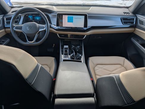 Certified 2025 Volkswagen Atlas Cross Sport SE image 10