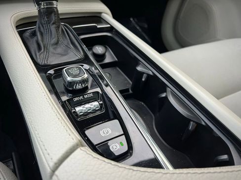 Used 2018 Volvo XC90 T5 Momentum w/ Convenience Package image 54