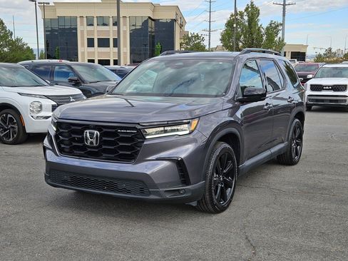 Used 2025 Honda Pilot Black Edition image 16