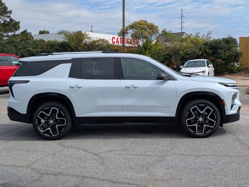 New 2026 Chevrolet Traverse High Country image 3