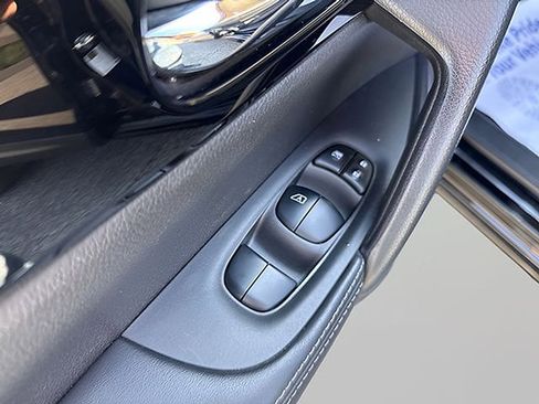 Used 2022 Nissan Rogue Sport SL AWD/4WD image 22