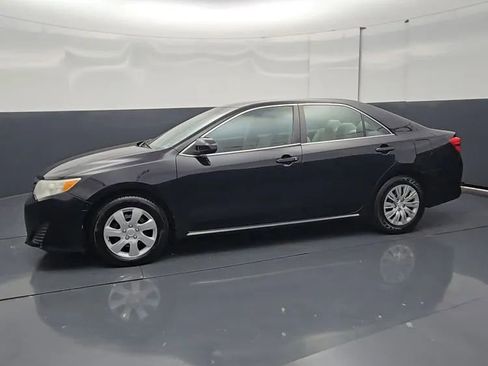 Used 2013 Toyota Camry LE FWD image 3
