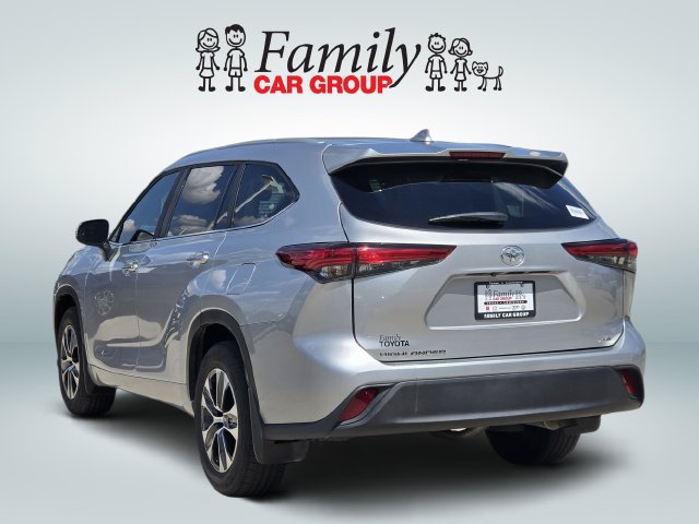 Used 2023 Toyota Highlander XLE FWD image 3