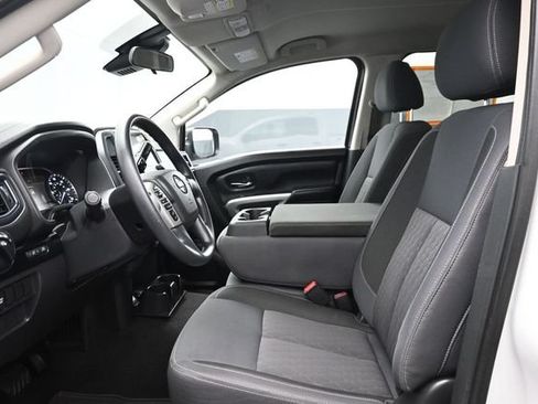 Used 2022 Nissan Titan SV AWD/4WD image 7