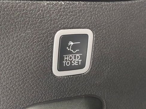 Used 2025 Jeep Grand Wagoneer Series III w/ Rear Seat Video Group 1 AWD/4WD image 15