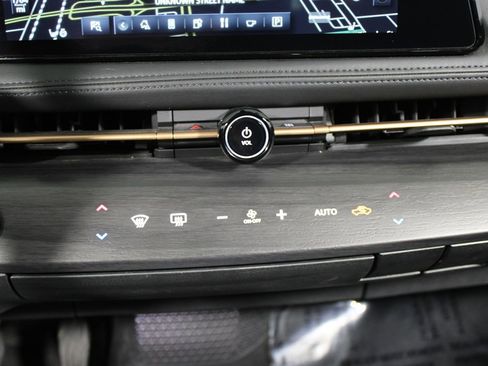 Used 2024 Nissan Ariya FWD image 9