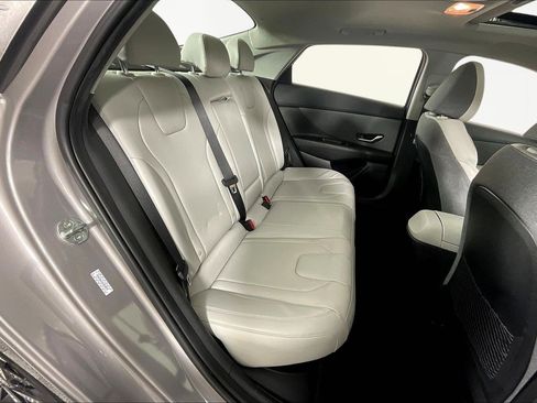 Used 2022 Hyundai Elantra Limited w/ Preferred Accessory Package image 25