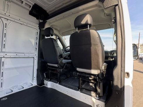 Used 2025 RAM ProMaster 2500 w/ Convenience Group FWD image 12
