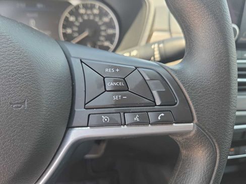 Used 2025 Nissan Altima 2.5 SV FWD image 23