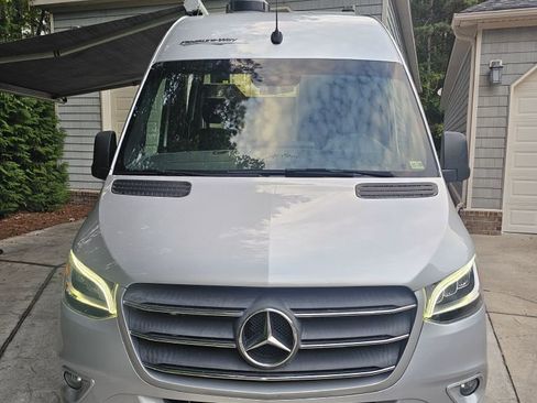 Used 2019 Mercedes-Benz Sprinter 144 image 38