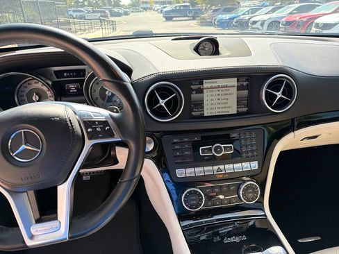 Used 2015 Mercedes-Benz SL 550 image 21
