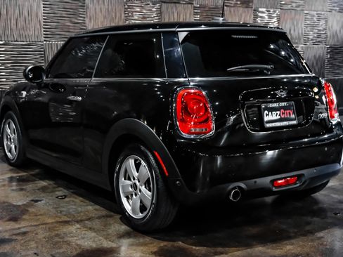 Used 2021 MINI Cooper 2-Door Hardtop FWD image 10
