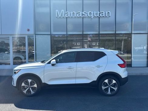 Certified 2025 Volvo XC40 B5 Plus AWD/4WD image 2