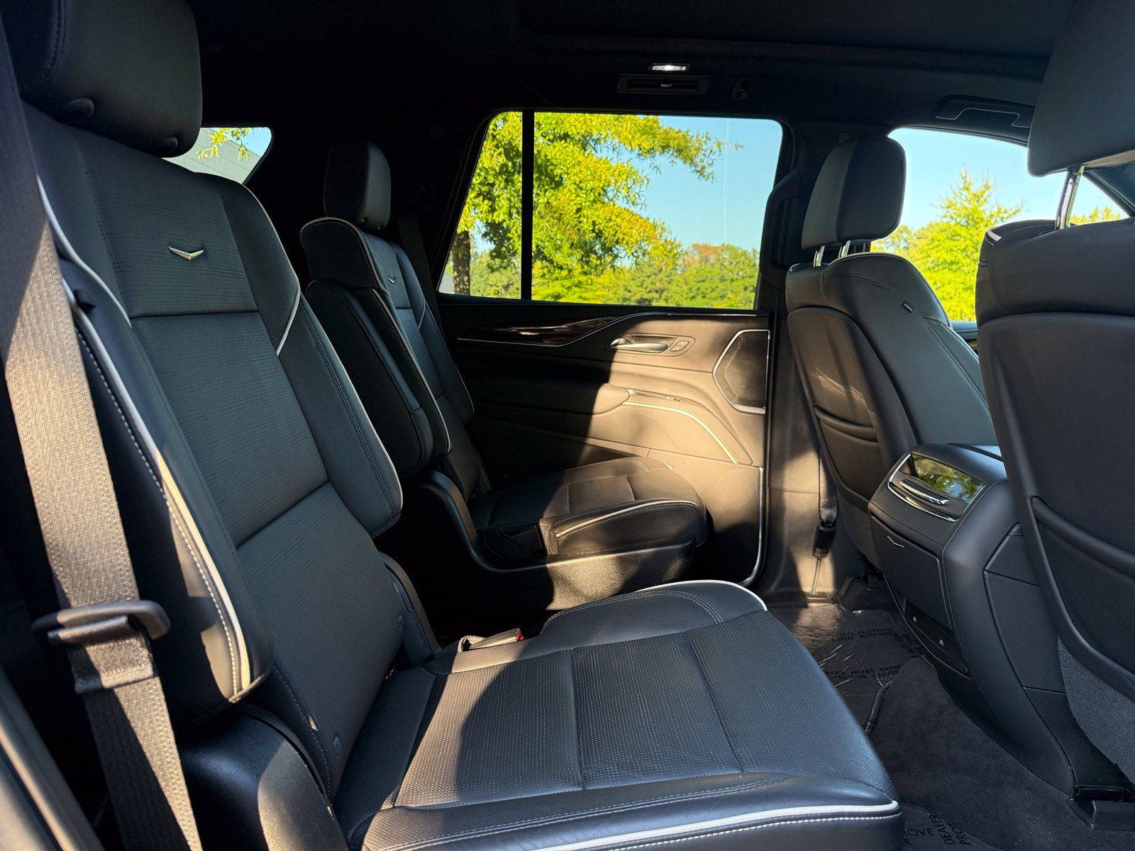 Used 2022 Cadillac Escalade Premium Luxury AWD/4WD image 39