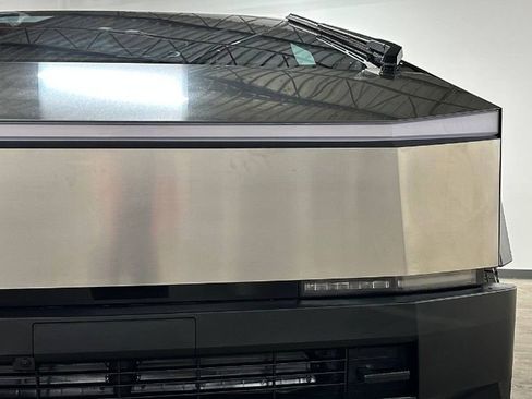 Used 2024 Tesla Cybertruck AWD Crew Cab image 5