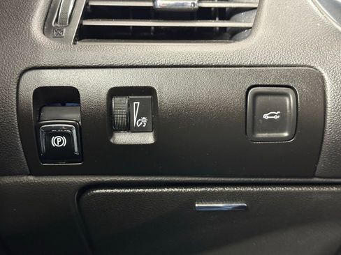 Used 2015 Chevrolet Impala LT image 18